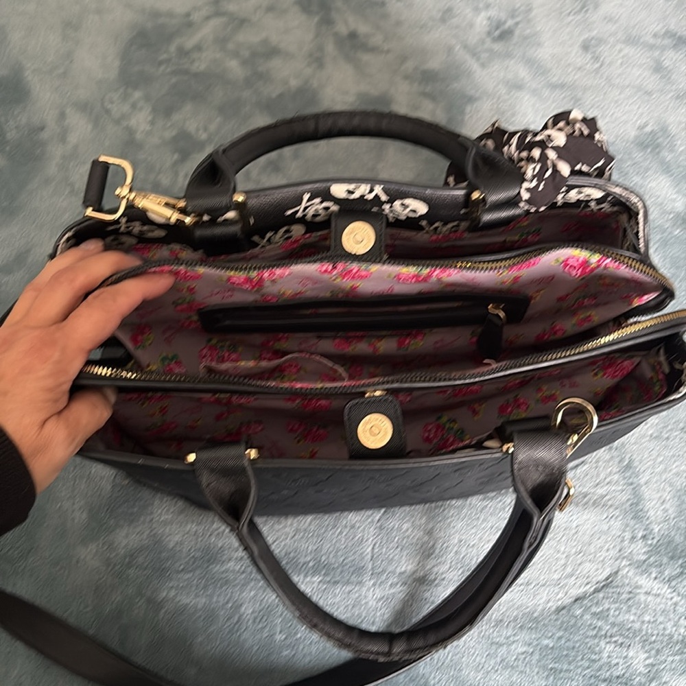 Betsey Johnson Black Skull Embossed Handbag/Work/Tote Bag - Picture 3 of 9